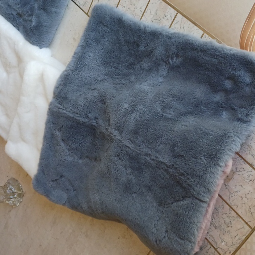 Pillow Cases 18x18" Faux Fur ...5 Cases,,see Description,all New - Picture 7 of 8